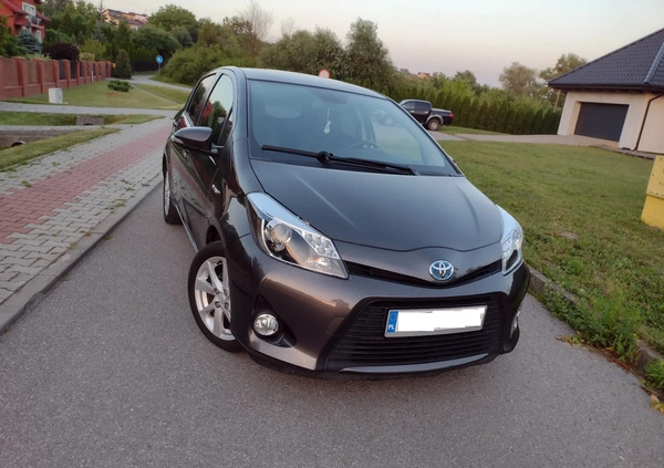 Toyota Yaris cena 44800 przebieg: 34000, rok produkcji 2014 z Staszów małe 379